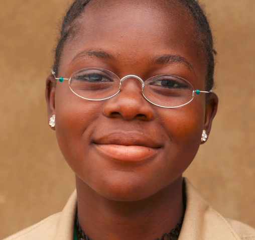 Afrikanerin mit Brille