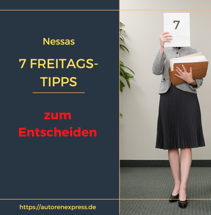 frau, die eine TAFEL MIT DER zIFFER / HOCHHÄLT